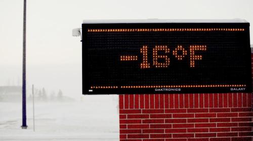 Sign displaying -16 degrees fahrenheit